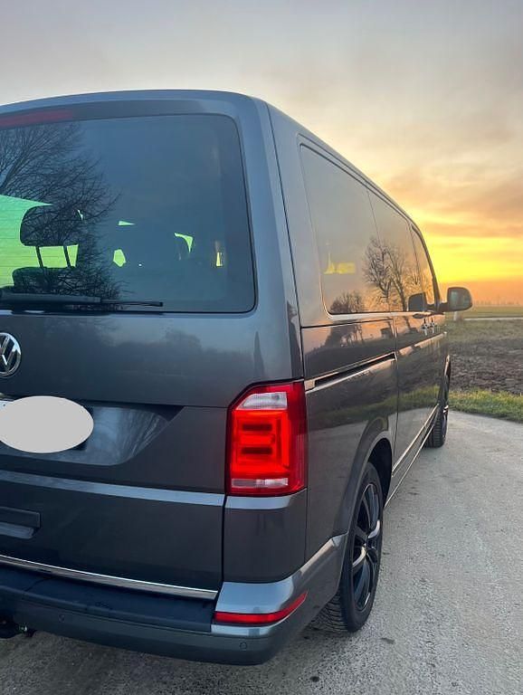 Gebraucht VW Multivan Highline 204 PS (150 kW) 2018 Grau Van