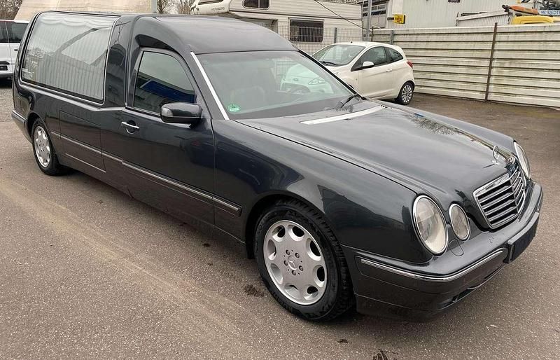 Schwarz Gebraucht 2001 Mercedes E270 | 8.900 € - Bild 1/4