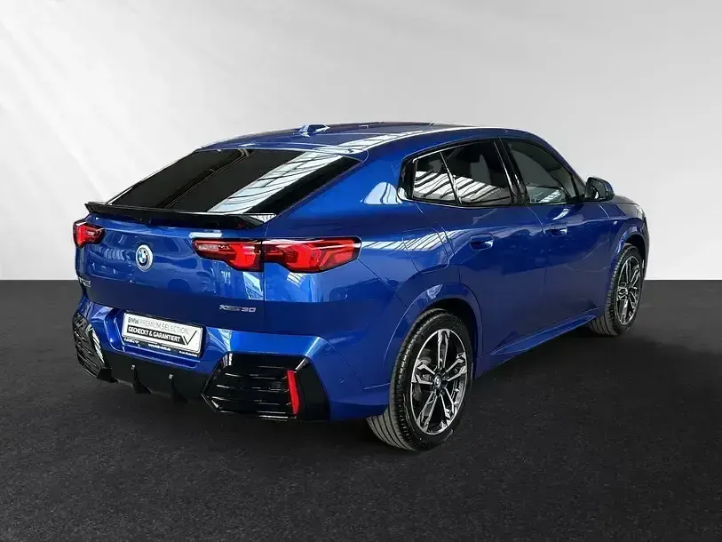 Gebraucht BMW iX2 M Sport 230 kW (313 PS) 2025 Portimao blau metallic SUV