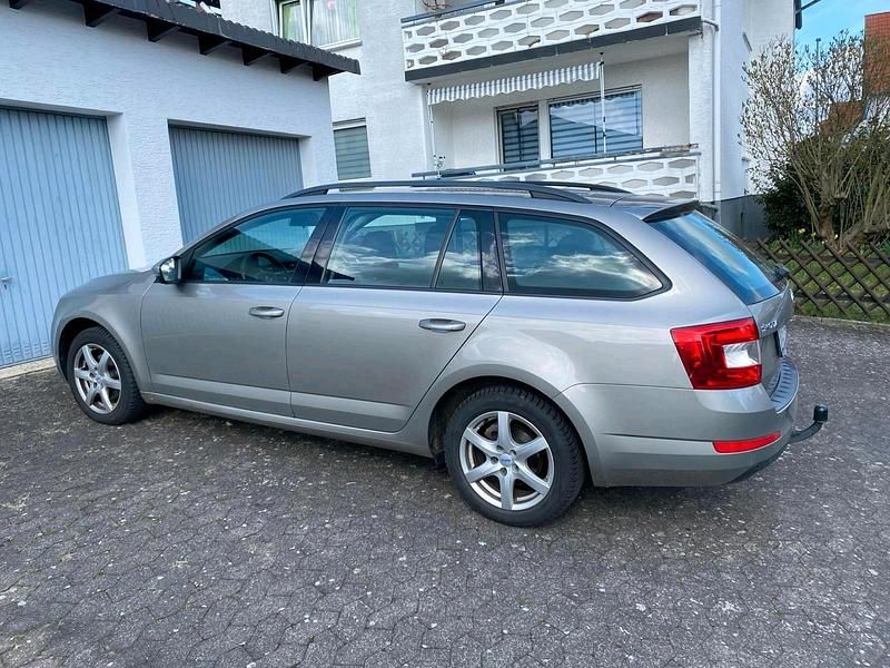 Gebraucht Skoda Octavia 150 PS (110 kW) 2015 Beige Kleinwagen