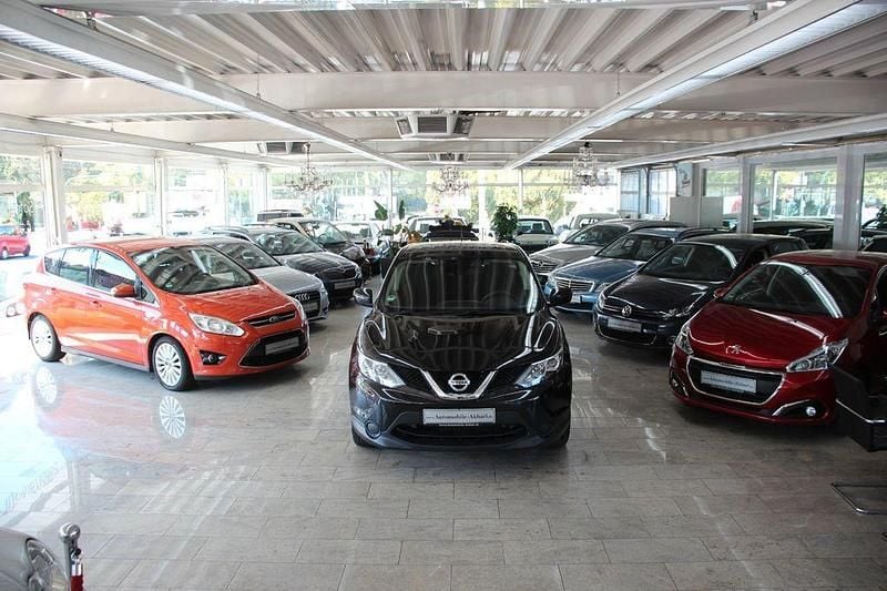 Schwarz Gebraucht 2017 Nissan Qashqai Visia SUV | 8.950 € (Guter Preis) - Bild 1/4