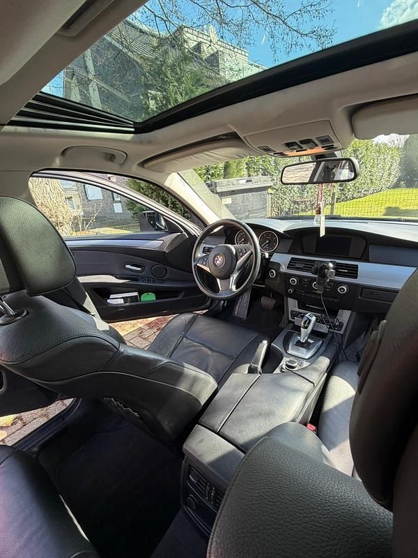 Gebraucht BMW 525 197 PS (144 kW) 2009 Grau Limousine