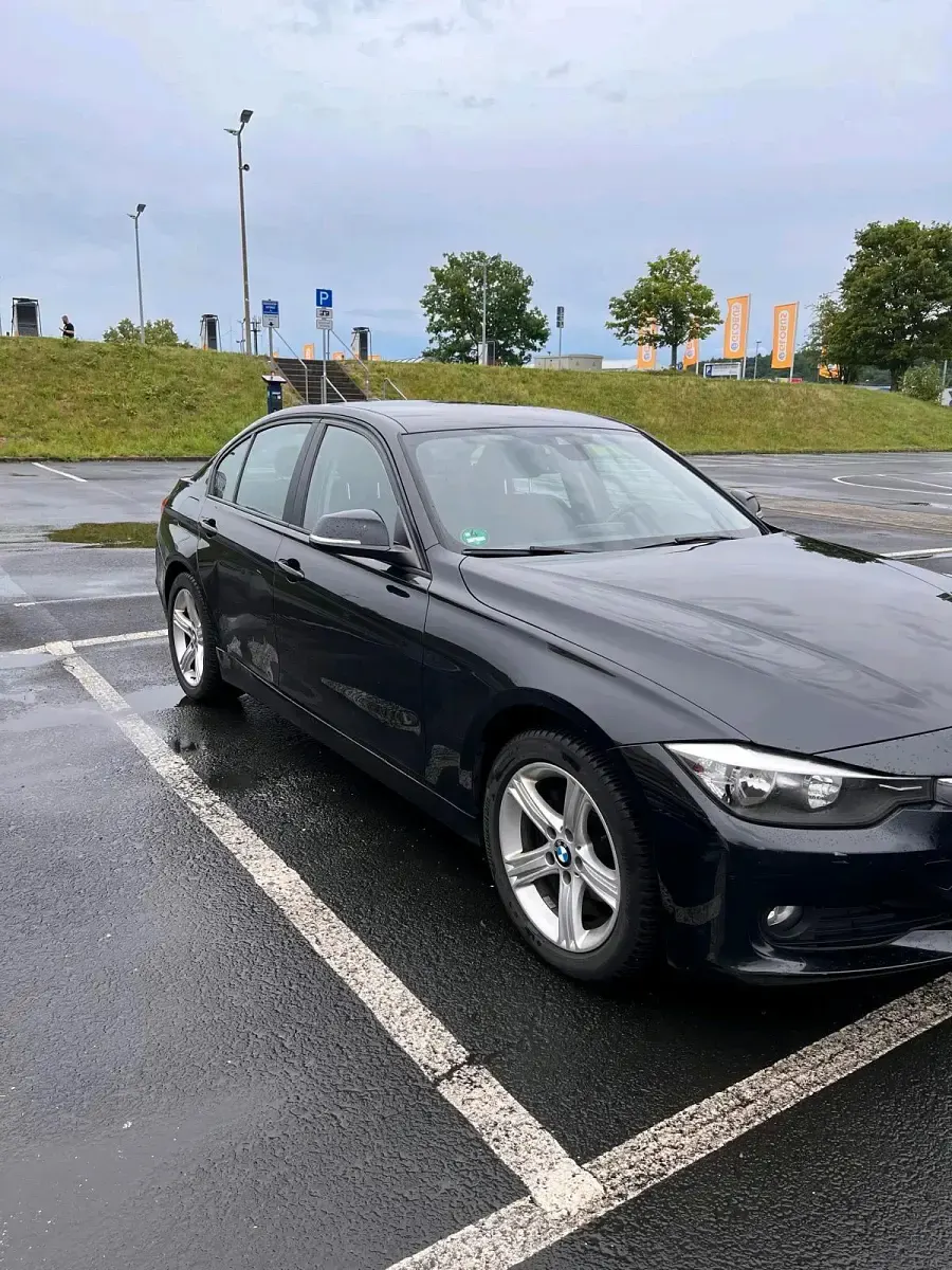 Gebraucht BMW 316 136 PS (100 kW) 2013 Schwarz Limousine