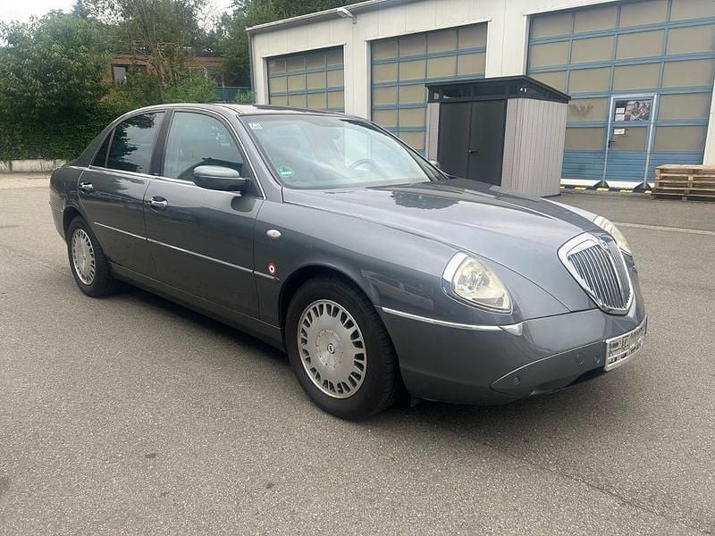Grau Gebraucht 2002 Lancia Thesis Limousine | 3.950 € - Bild 1/4