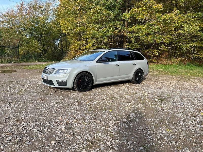 Grau Gebraucht 2014 Skoda Octavia RS Kombi | 11.500 € (Fairer Preis) - Bild 1/4