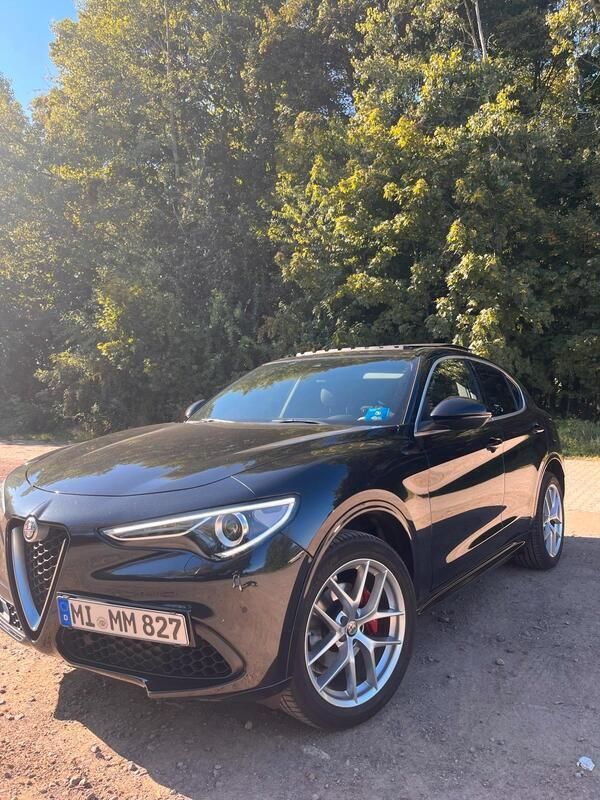 Schwarz Gebraucht 2019 Alfa Romeo Stelvio SUV | 33.500 € (Teuer) - Bild 1/4
