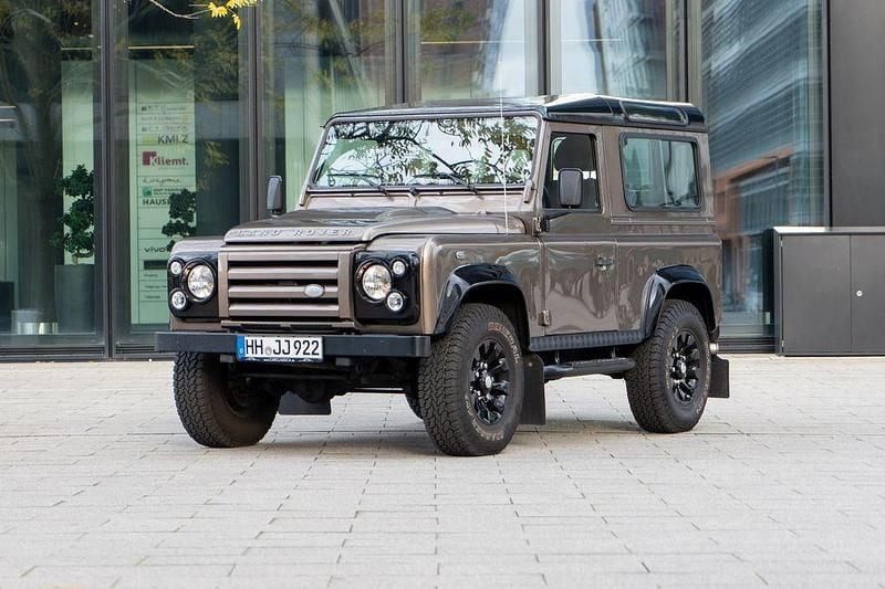 Gebraucht 2012 Land Rover Defender Kombi | 52.950 € - Bild 1/4