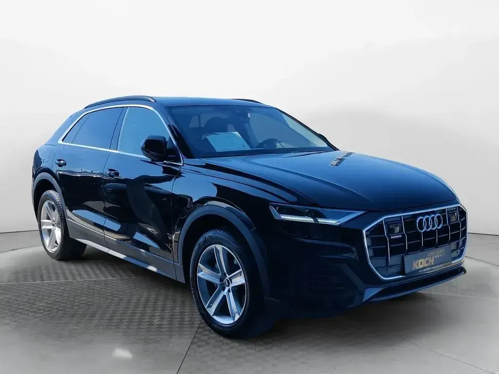 Używany Audi Q8 Ambiente 340 KM (250 kW) 2022 Czarny SUV