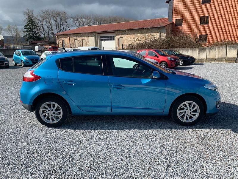 Gebraucht Renault Mégane Dynamique 131 PS (96 kW) 2012 Blau Limousine