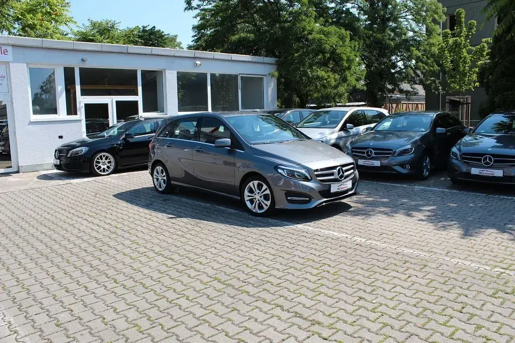 Gebraucht Mercedes B180 122 PS (89 kW) 2015 Grau Kleinwagen
