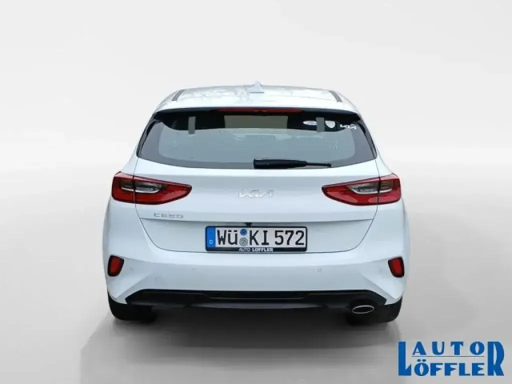 Gebraucht Kia Ceed Vision 140 PS (102 kW) 2025 Cararraweiß Kleinwagen