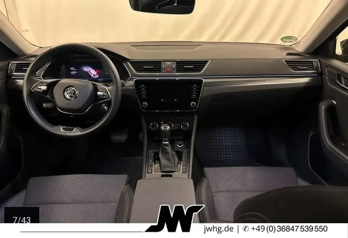 Gebraucht Skoda Superb Style 200 PS (147 kW) 2023 Schwarzmagic perleffekt Kombi