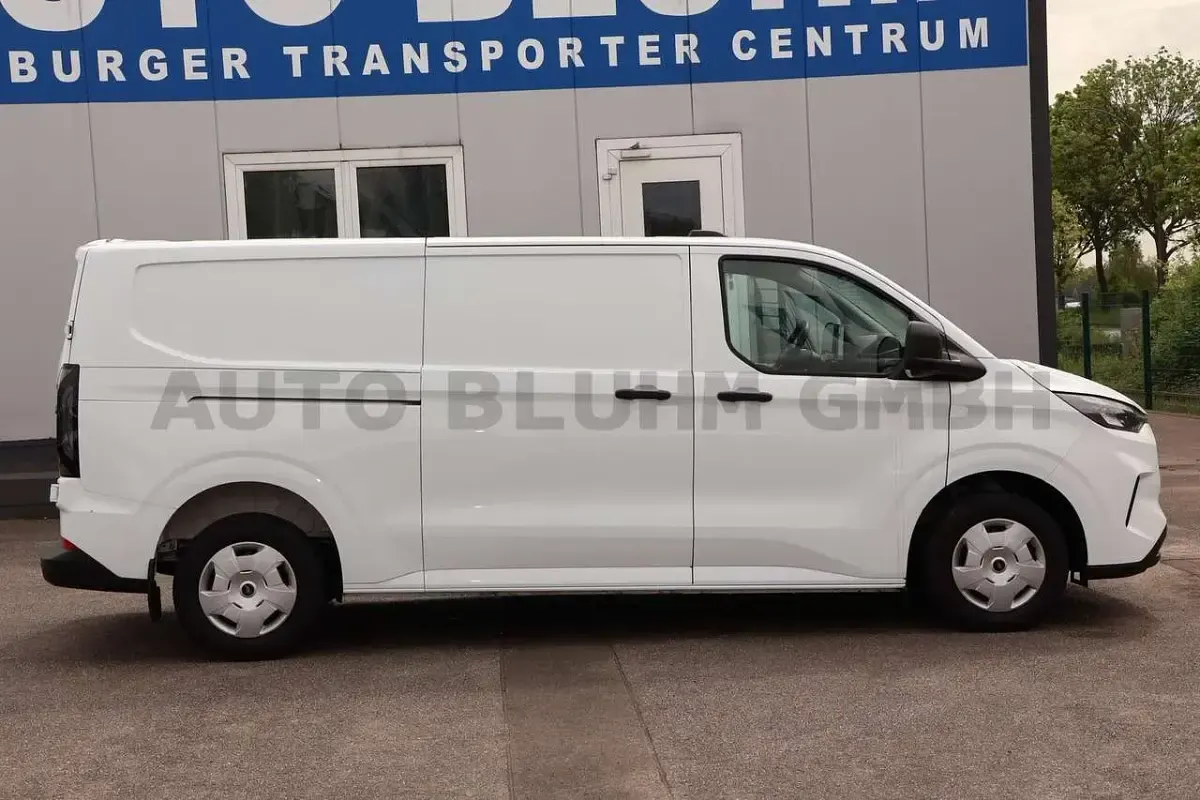 Gebraucht Ford Transit Custom 136 PS (100 kW) 2024 Frostweiß Van / Kleinbus