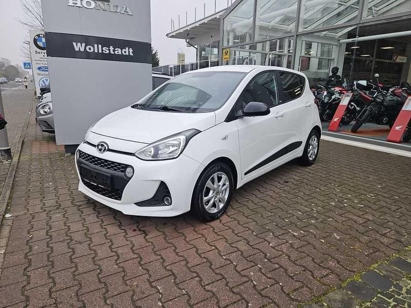Weiß Gebraucht 2018 Hyundai i10 Passion Plus Kleinwagen | 8.890 € (Fairer Preis) - Bild 1/4