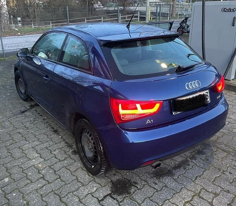 Blau Gebraucht 2011 Audi A1 Attraction Kleinwagen | 5.100 € (Guter Preis) - Bild 1/4