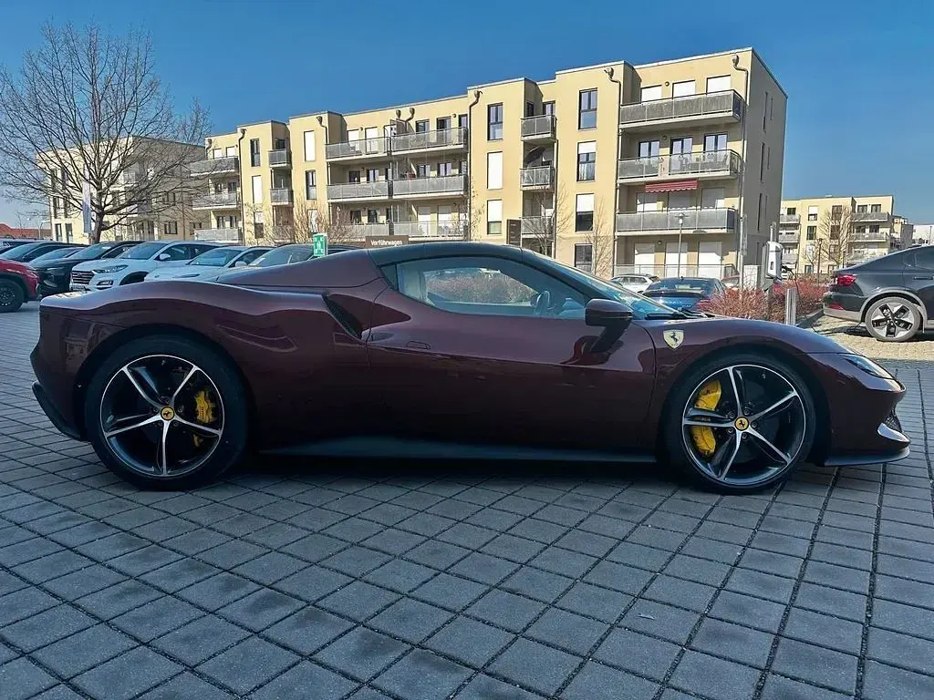 Gebraucht Ferrari 296 829 PS (609 kW) 2024 Rot