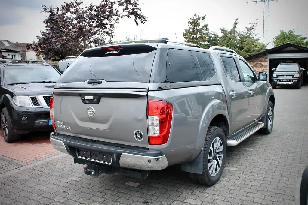 Gebraucht Nissan Navara Tekna 190 PS (139 kW) 2016 Grau Pickup
