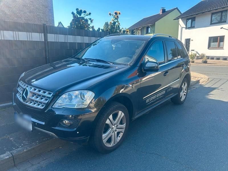 Schwarz Gebraucht 2009 Mercedes ML320 SUV | 9.900 € - Bild 1/4