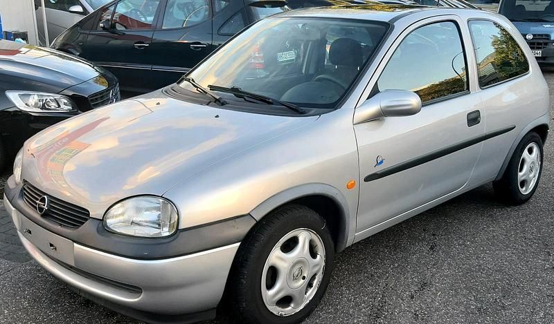 Gebraucht Opel Corsa 65 PS (47 kW) 1998 Silber Kleinwagen