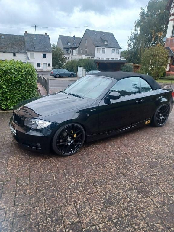Schwarz Gebraucht 2010 BMW 118 Cabriolet Sport Line Cabrio | 8.990 € (Etwas zu teuer) - Bild 1/4