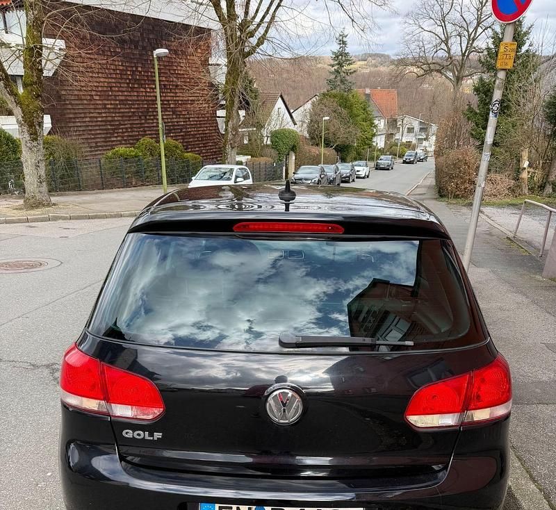 Gebraucht VW Golf VI 105 PS (77 kW) 2010 Schwarz Kleinwagen