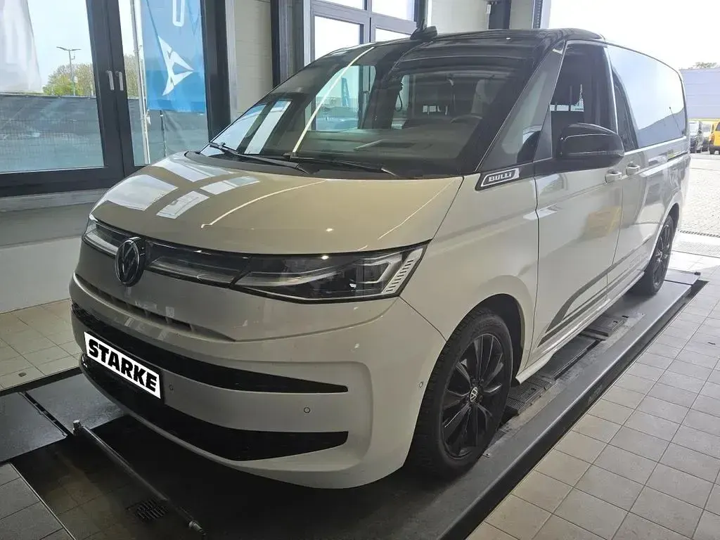Gebraucht VW Multivan Edition 204 PS (150 kW) 2023 Weiß (candyweiß) Van / Kleinbus