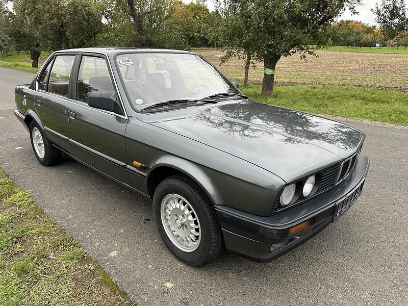Gebraucht BMW 316 102 PS (75 kW) 1988 Grau Limousine