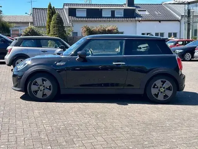 Gebraucht Mini Cooper SE Essential 135 kW (184 PS) 2023 Midnight black ii Kleinwagen