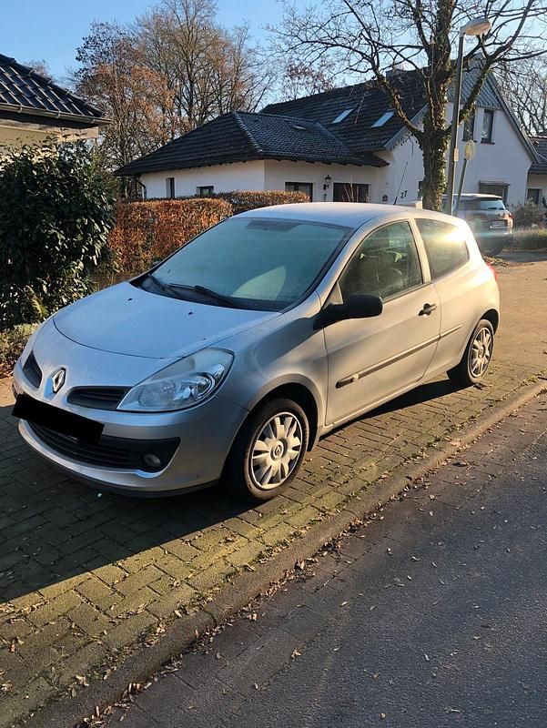 Silber Gebraucht 2006 Renault Clio III Kleinwagen | 1.650 € - Bild 1/4