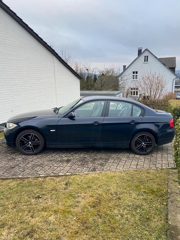 Gebraucht BMW 320 150 PS (110 kW) 2006 Blau Limousine