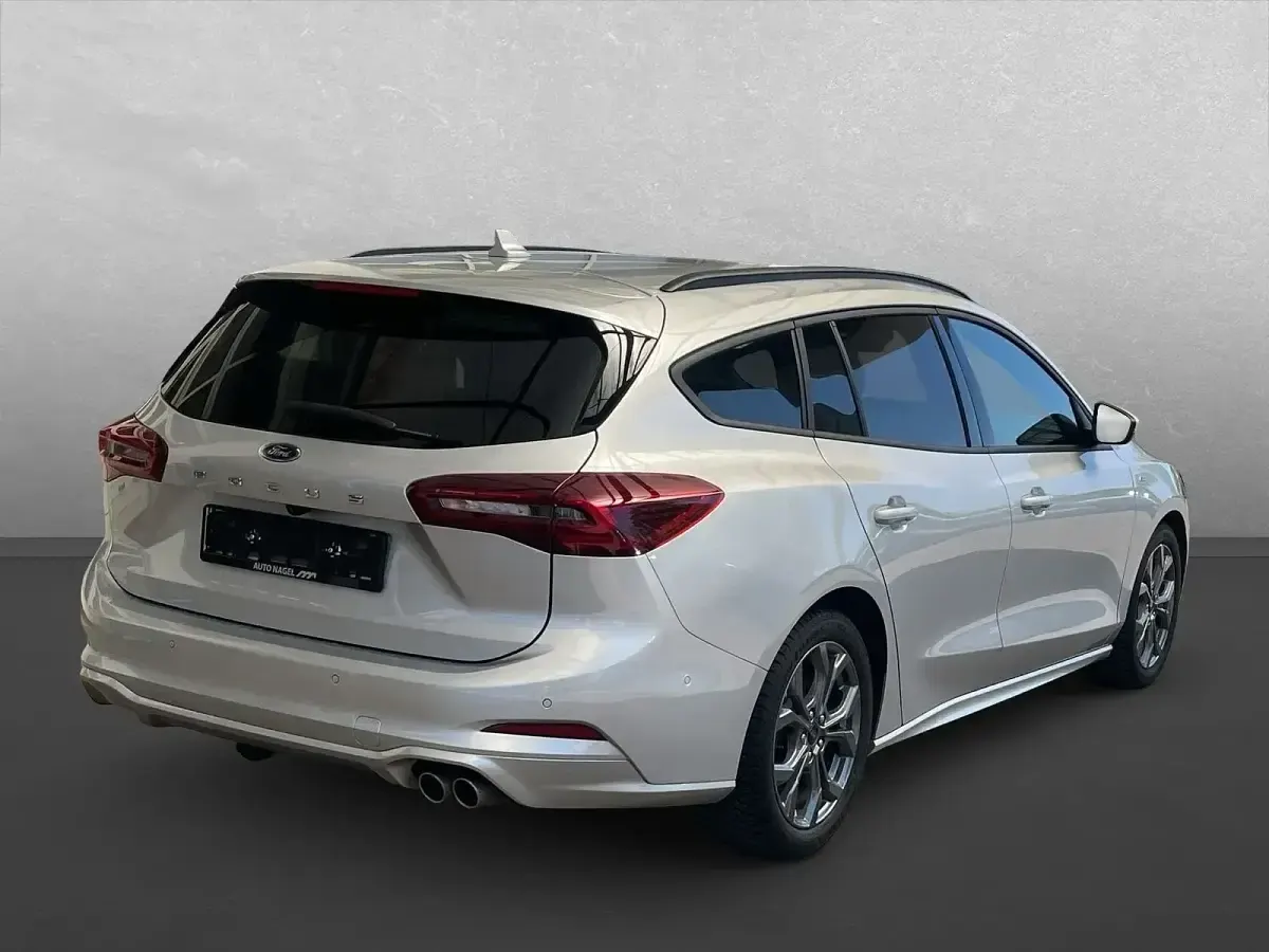Gebraucht Ford Focus ST-Line X 155 PS (114 kW) 2024 Silber Limousine