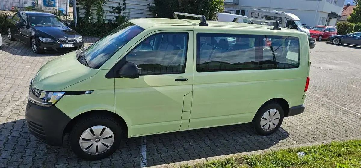 Second-hand VW Caravelle 110 CP (80 kW) 2021 Verde Van