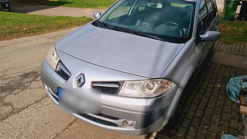 Grau Gebraucht 2009 Renault Mégane GrandTour Kombi | 2.200 € (Guter Preis) - Bild 1/4