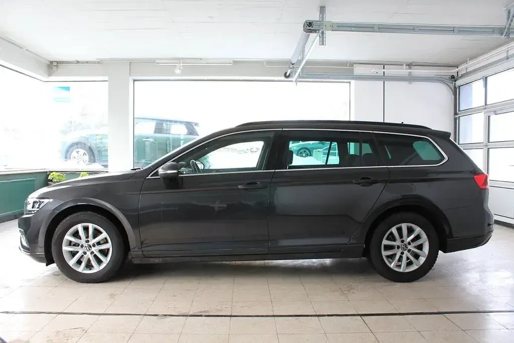 Gebraucht VW Passat Business 150 PS (110 kW) 2023 Grau Kombi