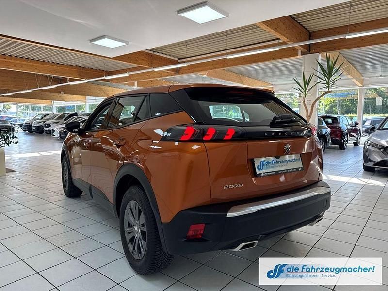 Gebraucht Peugeot 2008 Active 131 PS (96 kW) 2022 Orange SUV