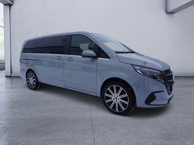 Gebraucht Mercedes V300 Avantgarde 237 PS (174 kW) 2024 Grau Van / Kleinbus