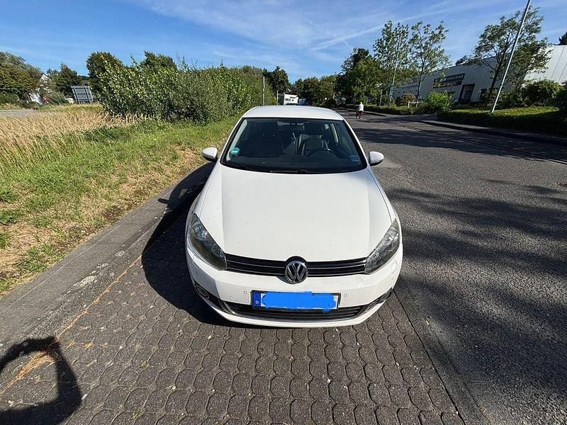 Weiß Gebraucht 2010 VW Golf VI Comfortline Limousine | 6.300 € (Fairer Preis) - Bild 1/4