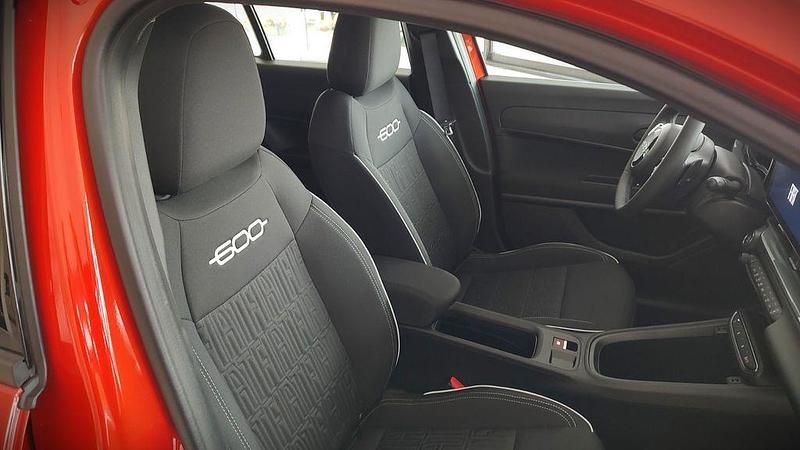 Neu Fiat 600 136 PS (100 kW) 2025 Orange SUV