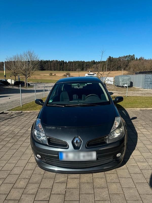 Gebraucht Renault Clio II 104 PS (76 kW) 2007 Grau Kleinwagen