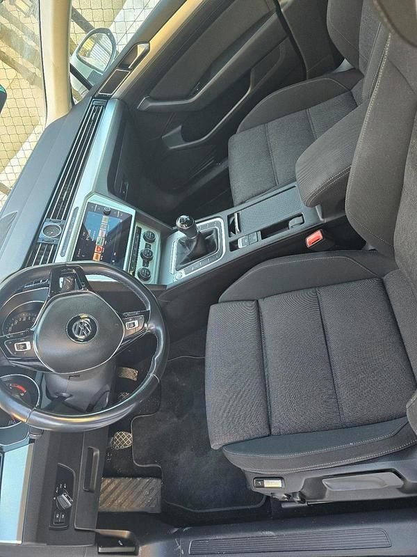 Gebraucht VW Passat Comfortline 150 PS (110 kW) 2019 Violet Kombi