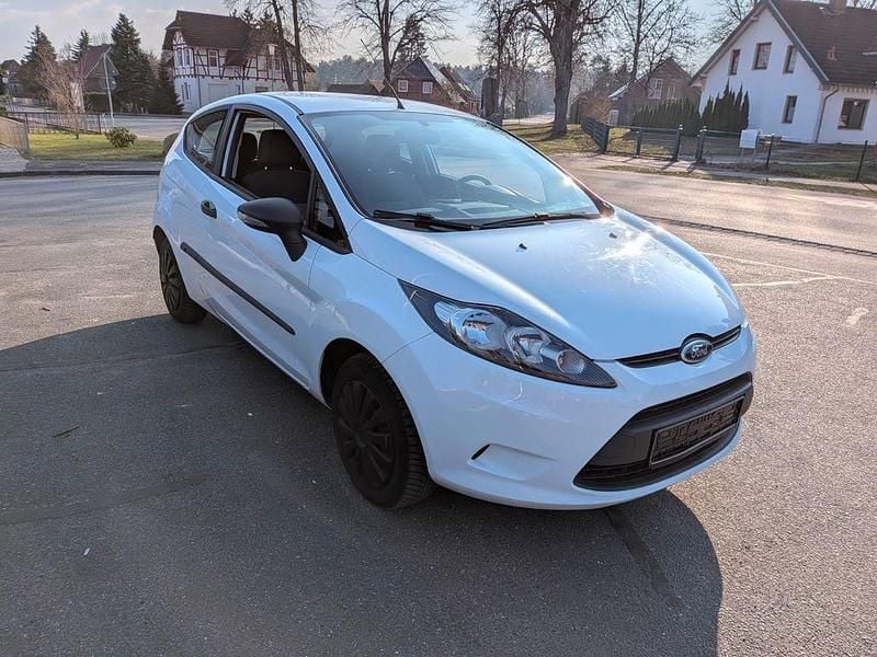 Gebraucht Ford Fiesta Ambiente 60 PS (44 kW) 2010 Weiß Kleinwagen