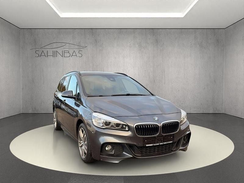 Grau Gebraucht 2017 BMW 220 Gran Tourer M Sport Van / Kleinbus | 13.990 € (Guter Preis) - Bild 1/4