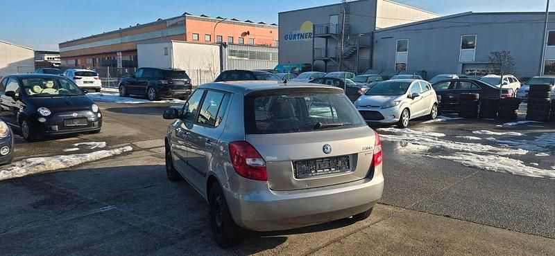 Gebraucht Skoda Fabia Ambiente 60 PS (44 kW) 2011 Beige Limousine