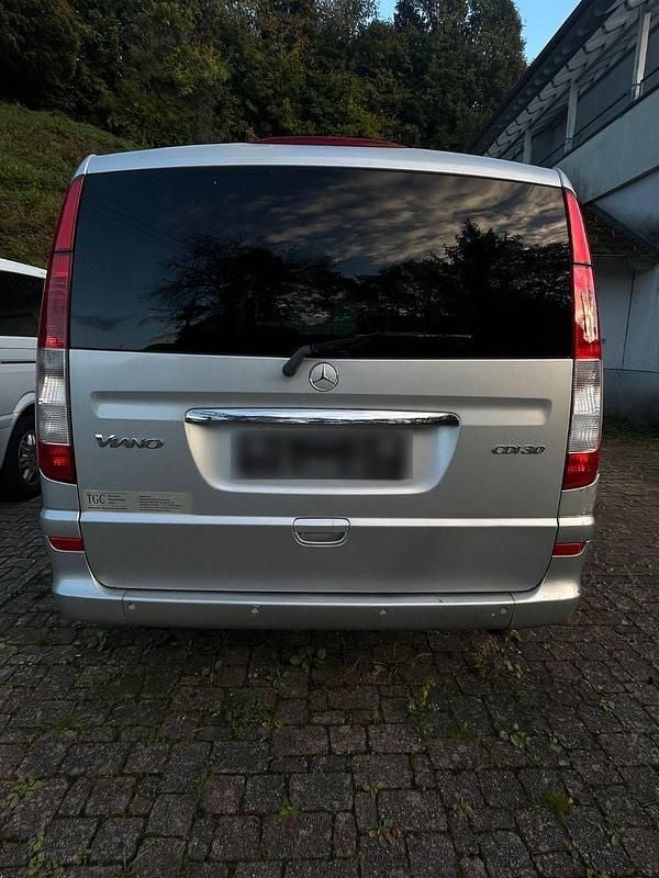 Silber Gebraucht 2009 Mercedes Viano Van / Kleinbus | 7.700 € (Superpreis) - Bild 1/4