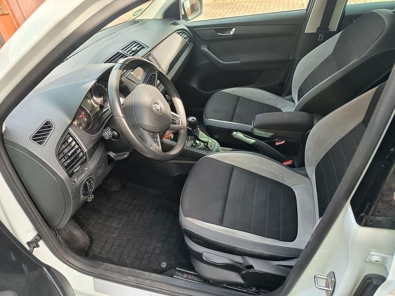 Gebraucht Skoda Fabia Joy 75 PS (55 kW) 2016 Weiß Kleinwagen