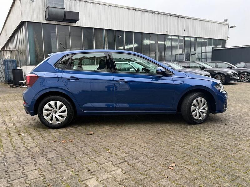 Gebraucht VW Polo Life 95 PS (69 kW) 2023 Blau Limousine