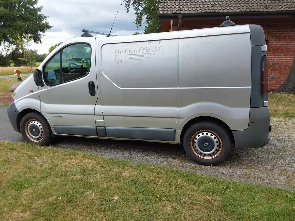 Gebraucht Renault Trafic 135 PS (99 kW) 2005 Silber Van / Kleinbus