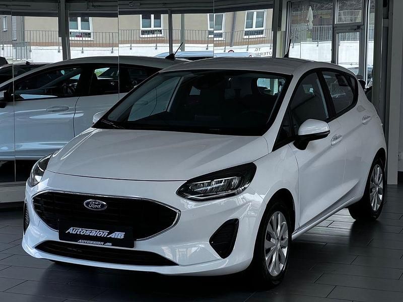 Gebraucht Ford Fiesta Cool & Connect 101 PS (74 kW) 2022 Weiß Limousine