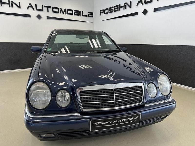 Gebraucht Mercedes E300 Elegance 136 PS (100 kW) 1996 Blau Limousine