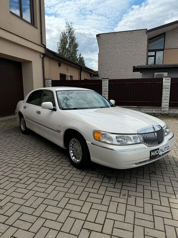 Weiß Gebraucht 2001 Lincoln Town Car Limousine | 10.400 € - Bild 1/4